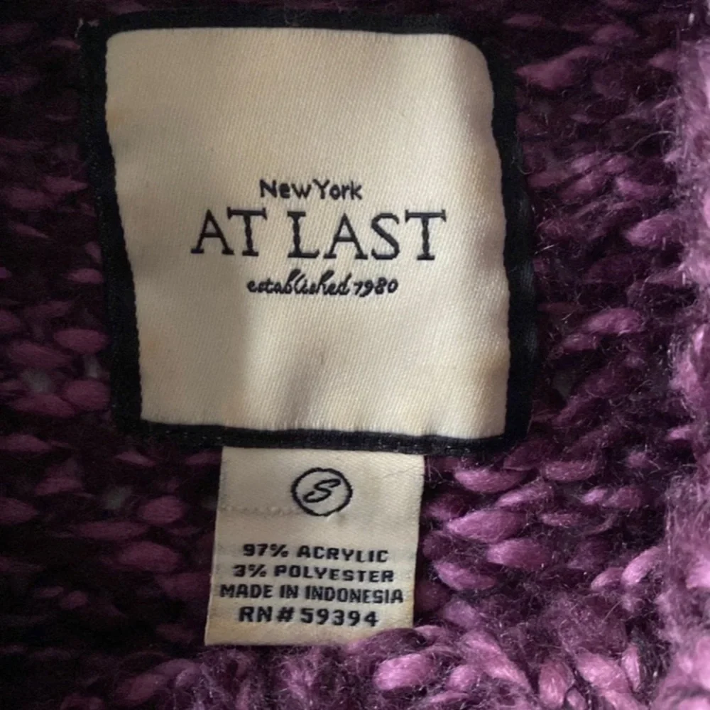 Sweater - Picture 1 of 3